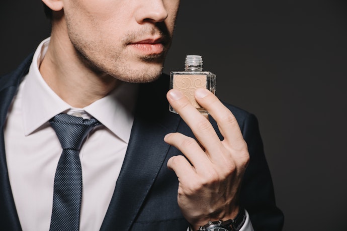 Untuk kesan lebih dewasa, pilih parfum citrus dengan note spicy, woody, dan leathery