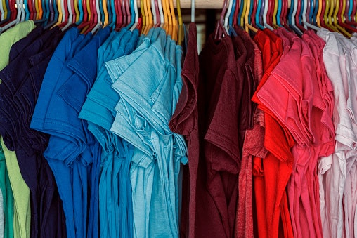Perhatikan jenis warna birunya