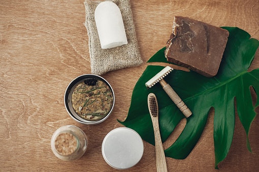 Carilah produk penghilang bau ketiak dengan bahan alami dan organik yang tidak mengiritasi kulit