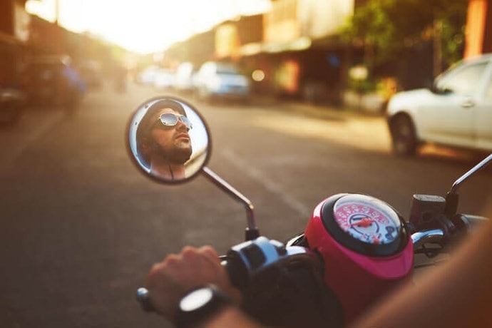Suka tampilan motor yang klasik dan retro? Cari spion berbentuk bulat