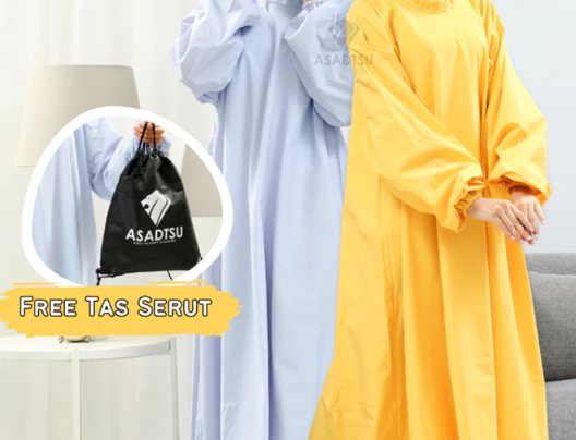 Pertimbangkan keberadaan fitur yang meningkatkan kenyamanan jas hujan, seperti kantong dan pouch