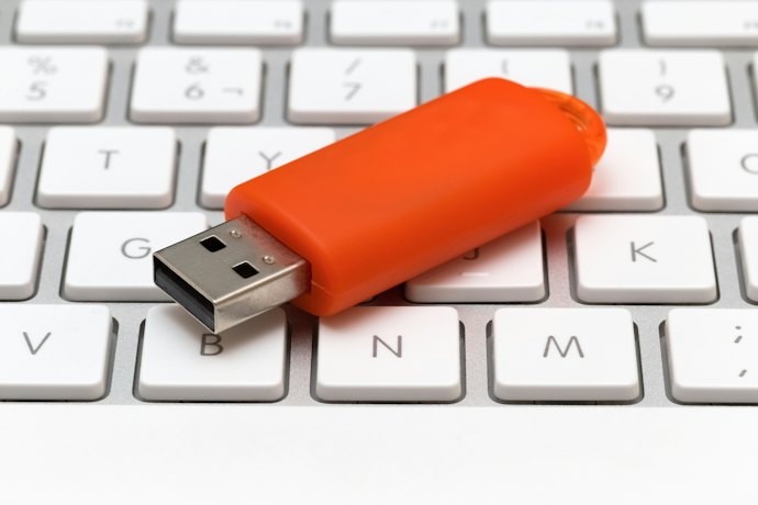 Untuk memindah file video, prioritaskan kecepatan USB 3.2 yang kencang