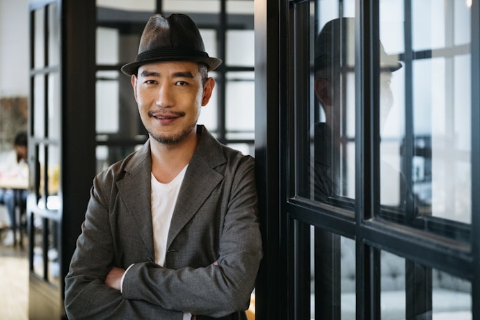 Pertimbangkan topi fedora dengan crown tinggi atau topi fedora kulit untuk acara formal