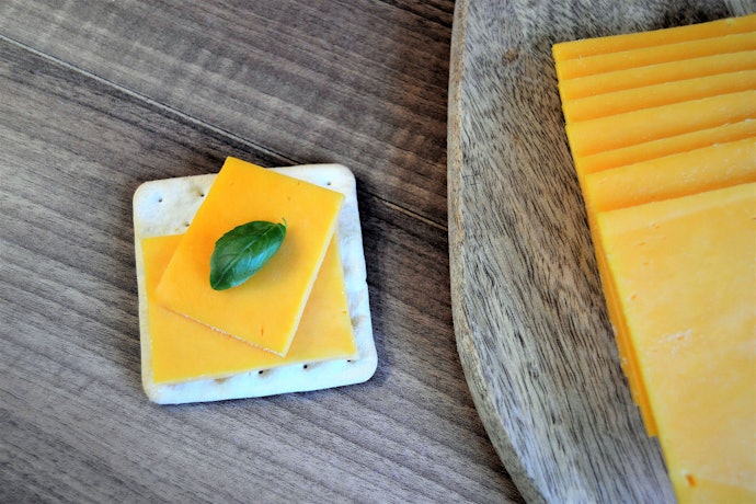 Pertimbangkan bentuk keju cheddar