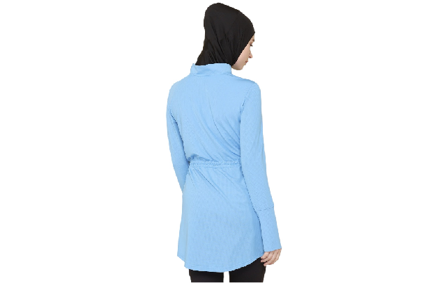 Pastikan bahannya cepat kering dan tidak menerawang, seperti Dry-Fit, polyester, dan lycra