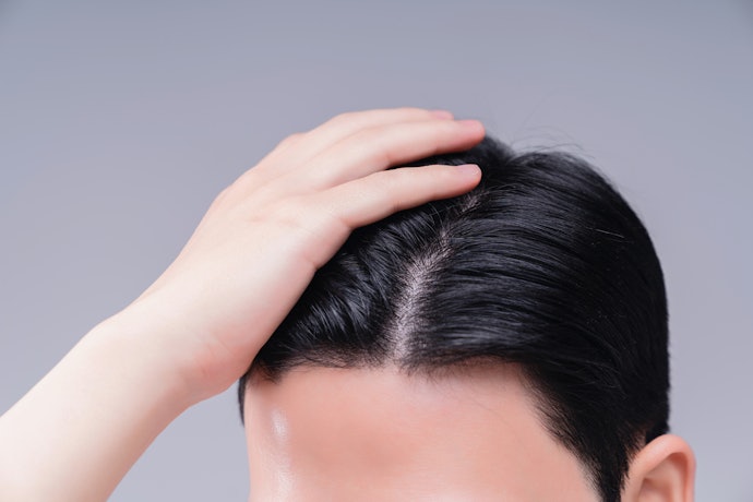Pastikan juga ada kandungan keratin agar rambut mudah diatur dan tampak berkilau