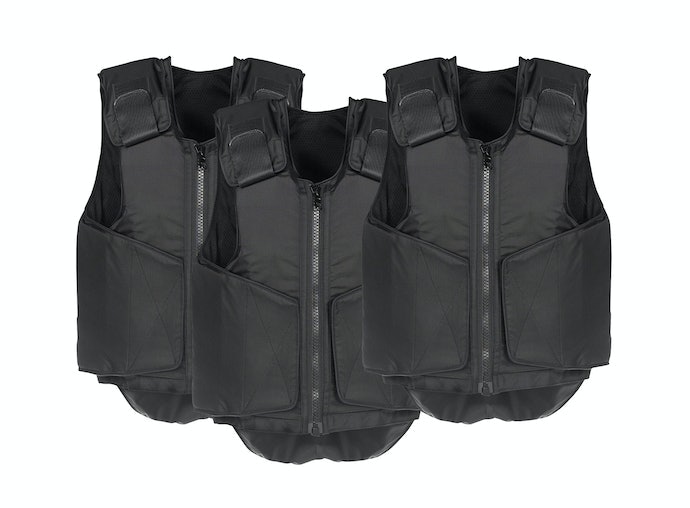 Untuk touring, pertimbangkan rompi model body protector yang dapat melindungi dada