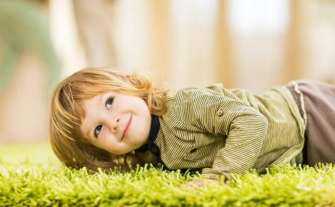 Bagi Anda yang memiliki anak kecil, pilih yang aman dan kedap suara