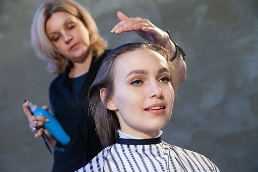 Apa perbedaan hair mousse dengan produk perawatan rambut lainnya?