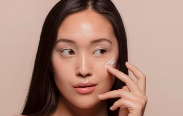 Hempas kulit kusam dan hiperpigmentasi dengan varian Pure White, Flawless White, dan White Beauty