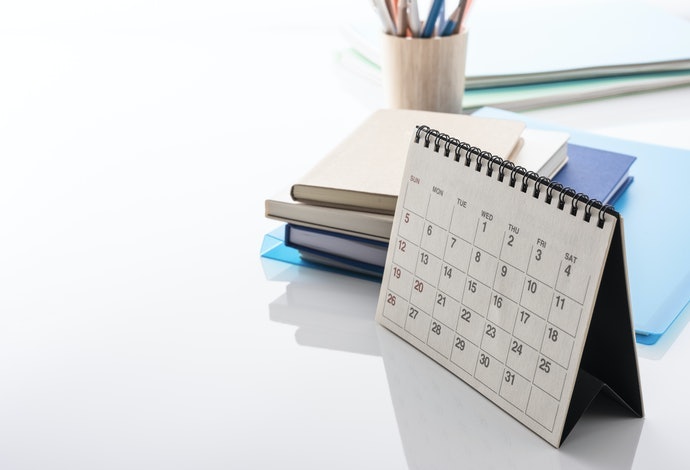 Pilih berdasarkan desain atau model kalender meja