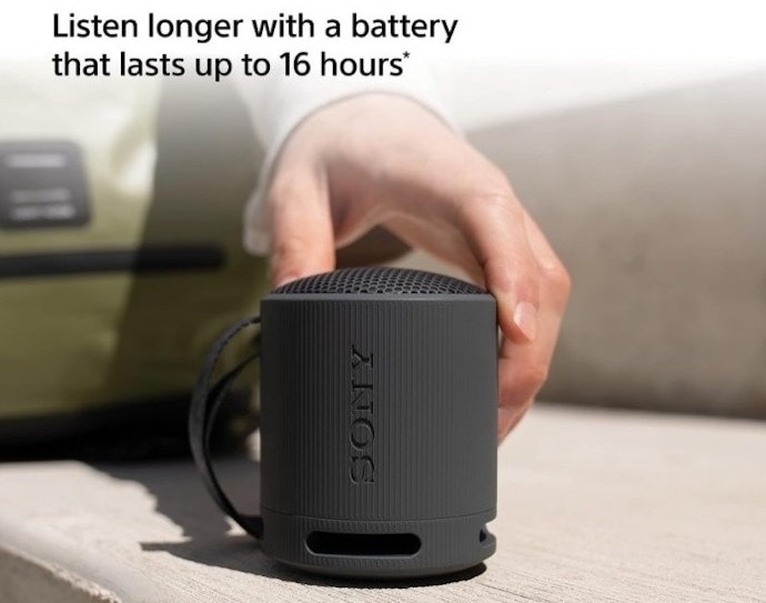 Pilih speaker dengan playtime 10 jam ke atas dengan waktu charging di bawah 5 jam