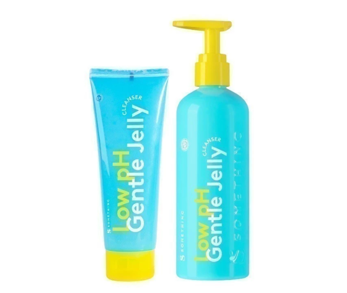 Pilih facial wash dengan pH sekitar 4,7-5,7 yang lebih identik dengan pH alami kulit