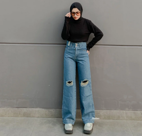Butuh celana boyfriend jeans hijab? Cari model kulot atau loose pants yang menutupi hingga mata kaki