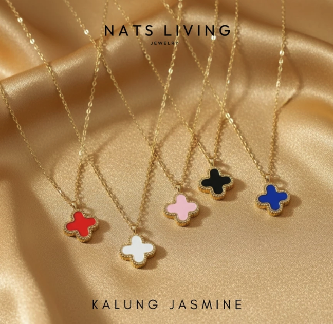 Jika sering layering, pastikan ada selisih sekitar 5–10 cm antar kalung dan cek ketersediaan extender