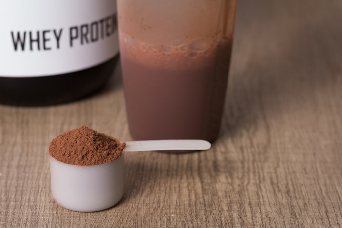 Untuk Anda yang berolahraga, pilihlah whey protein dengan kandungan L-carnitine agar lebih praktis