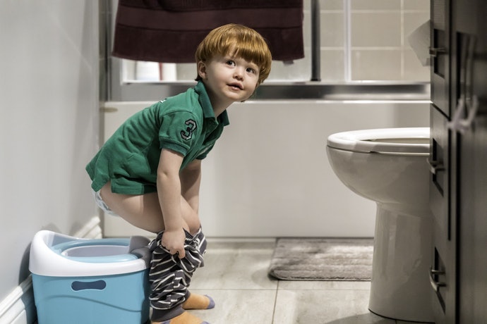 Perhatikan ukuran toilet berdasarkan postur tubuh anak dan space ruangan