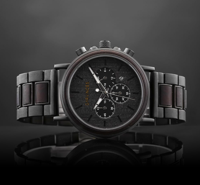 Supaya lebih akurat dalam menandakan waktu, pilih jam tangan kayu pria dengan quartz movement asal Jepang atau Swiss