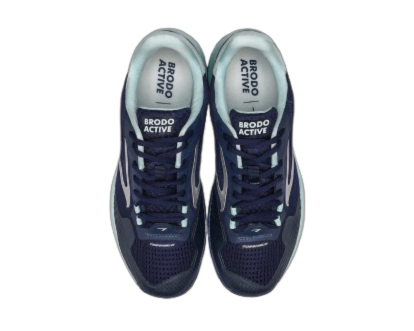 Utamakan sepatu dengan material mesh yang memiliki sirkulasi udara baik dan ringan