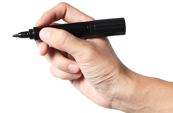 Untuk pemula, pertimbangkan felt-tip drawing pen karena penggunaannya lebih mudah dan terasa nyaman