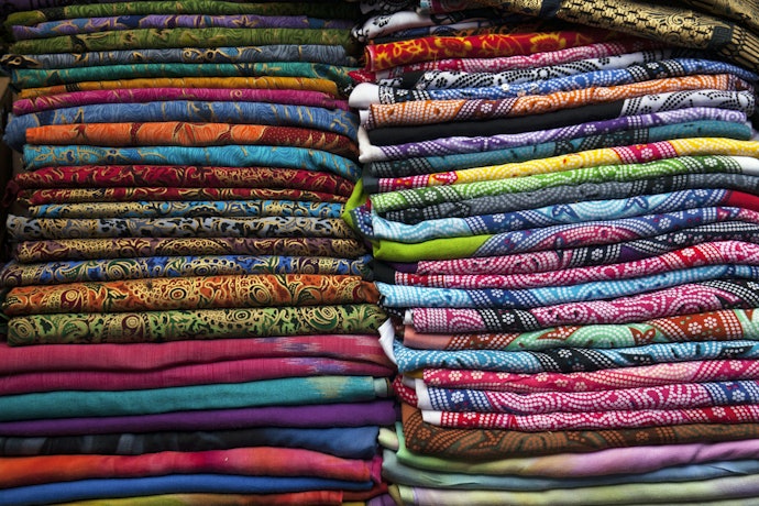Pertimbangkan bahan long dress batik