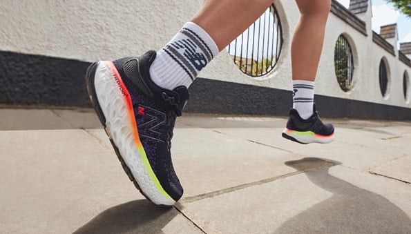 Pastikan size sepatu nyaman di kaki, jika tidak menemukan ukuran yang sesuai, cobalah sepatu model unisex