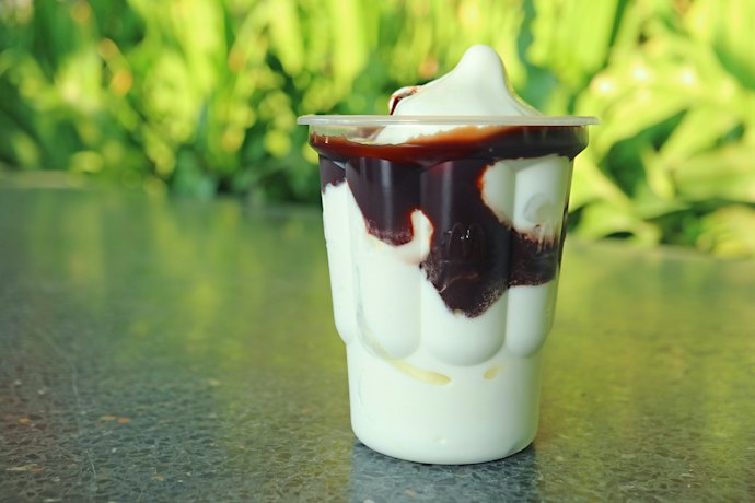 Pertimbangkan gelas es krim plastik bila akan disajikan untuk anak-anak