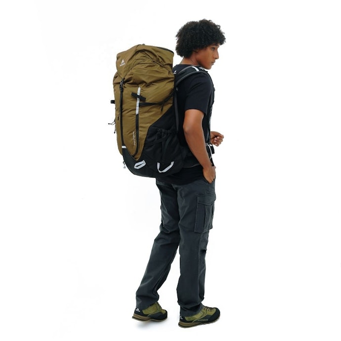 Jika Anda bingung memilih, pertimbangkan merek carrier 45 L yang tepercaya, mulai dari EIGER sampai Deuter