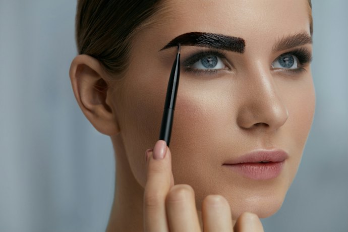 Gunakan peel off tattoo tint eyebrow untuk hasil yang lebih tahan lama