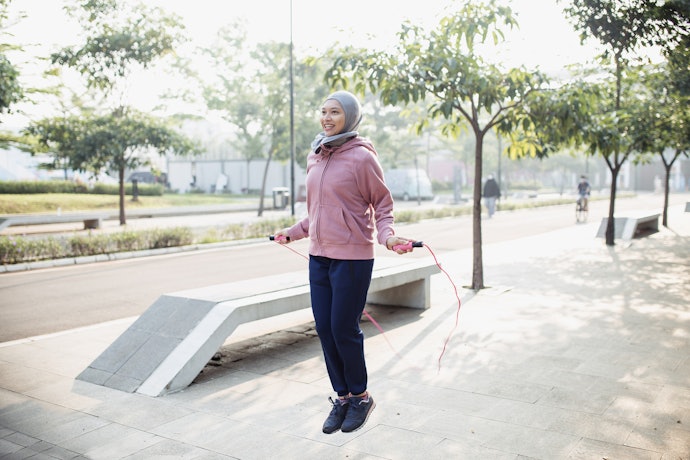 Untuk wanita berhijab, pastikan celana jogger memiliki model oversized