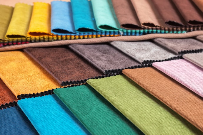 Pilih warna yang sesuai dengan interior ruangan