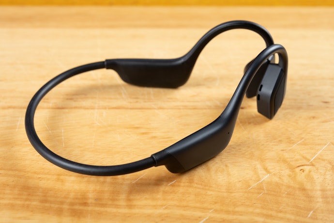 Prioritaskan headset dengan playtime minimal 6 jam dan waktu charging di bawah 2 jam