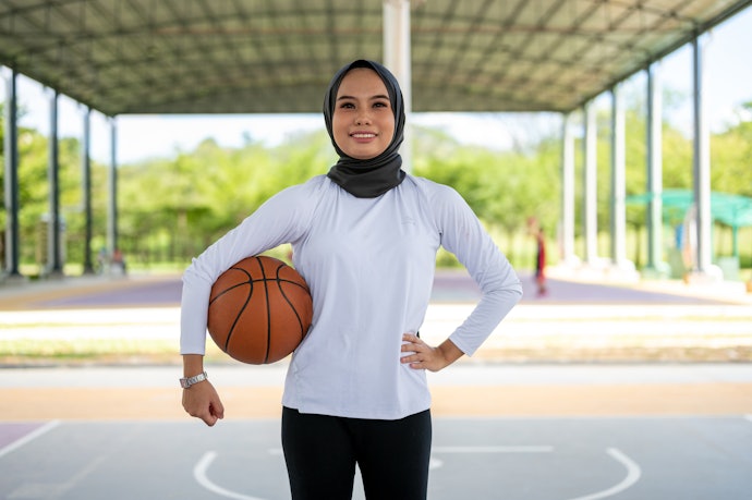 Pertimbangkan jersey lengan panjang yang adem untuk wanita muslim, misalnya bahan spandeks rayon