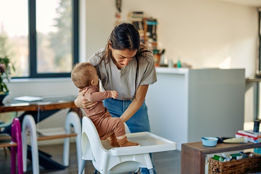 Pastikan kursi tidak sempit untuk bayi Anda