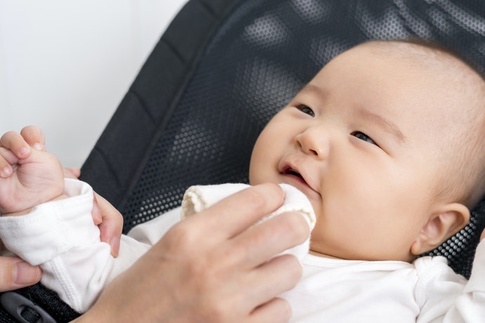 Saputangan bayi berukuran kecil, untuk penggunaan sehari-hari