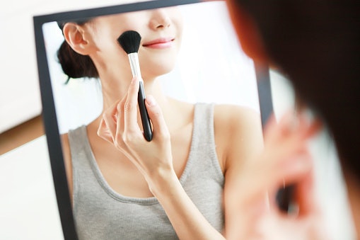 Setting powder: Untuk mengunci foundation