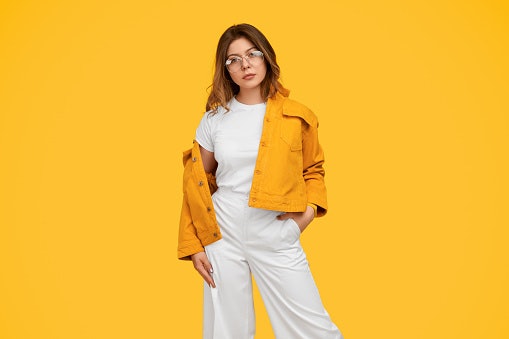 Warna lainnya, seperti putih, pink, kuning, juga menarik