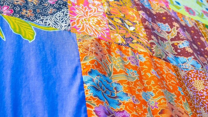 Motif batik pesisir, corak dan warnanya lebih beragam