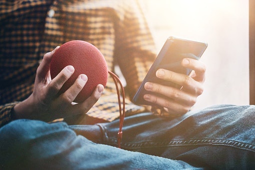 Chromecast dan Airplay, cocok untuk streaming musik lewat aplikasi