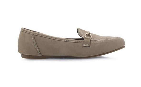 Loafers, slip-on yang memberikan kesan vintage
