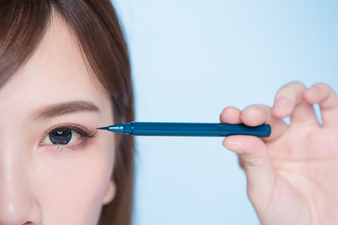 Liquid eyeliner: Pas untuk Anda yang ingin membentuk winged-eye atau cat-eye
