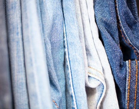 Denim, menampilkan kesan kasual dan mudah dipadupadankan
