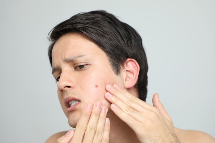 Untuk mengontrol minyak & mencegah jerawat, pertimbangkan tambahan charcoal, salicylic acid, dan neem extract