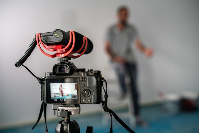 Continuous shoot 10 FPS, cocok untuk street atau sport photography