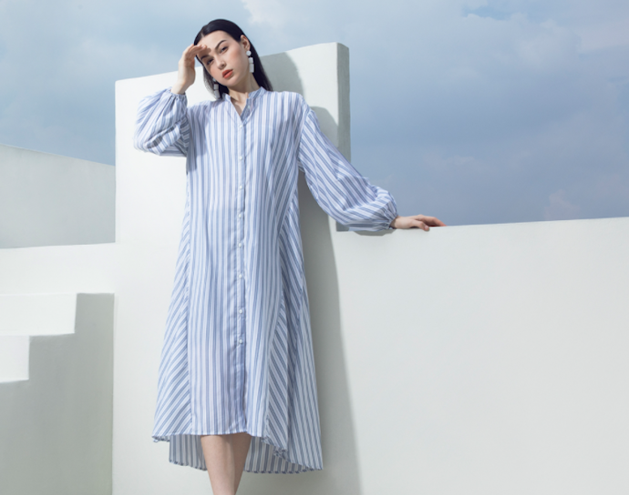 Pakaian: Kumpulan atasan, dress, outer, serta bawahan yang stylish