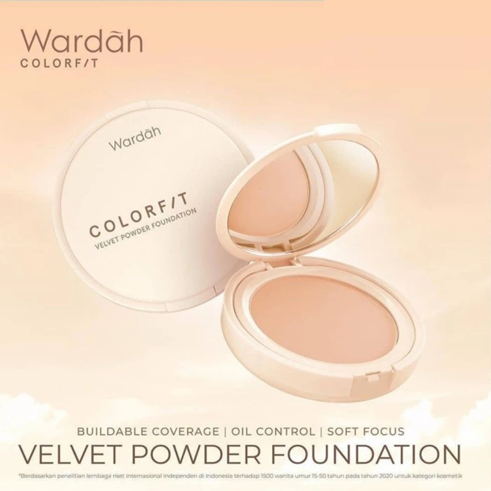 Natural matte, natural radiant, atau silk velvet matte: Menyerap minyak sekaligus memberi kilau di wajah, cocok untuk kulit normal atau kombinasi