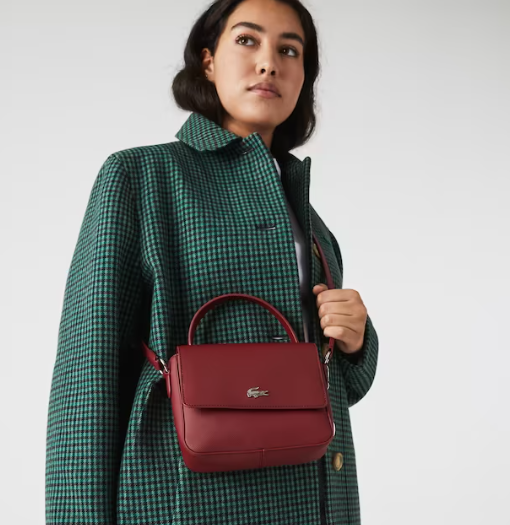 Tas selempang atau shoulder bag: Terlihat formal dan feminin