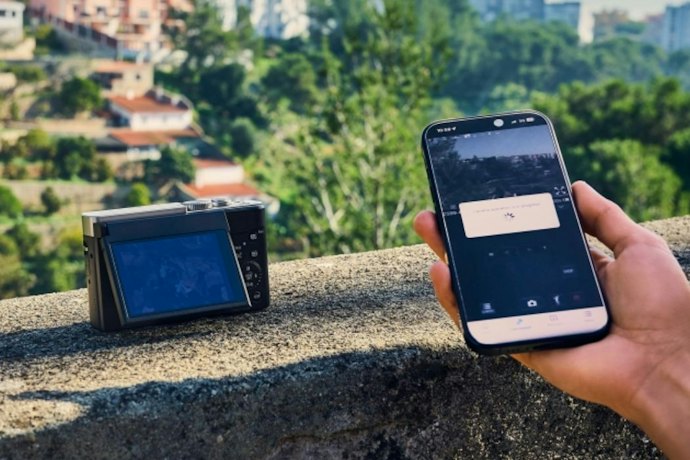 Untuk traveling, kamera yang praktis dan mudah dibawa