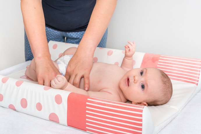 Perlak bayi sekali pakai atau disposable, praktis untuk dibawa bepergian