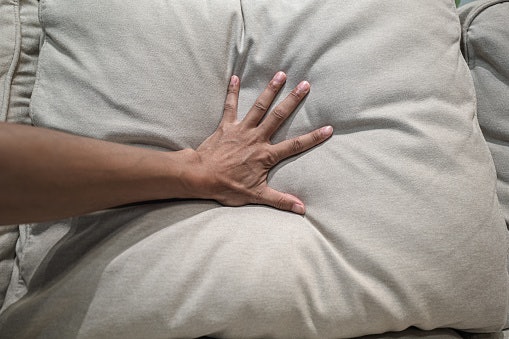 Lapisan luar bantal: Cari kain yang lembut dan nyaman disentuh